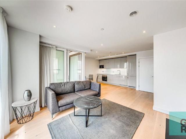 Flat for sale in Elephant and Castle, Greater London
