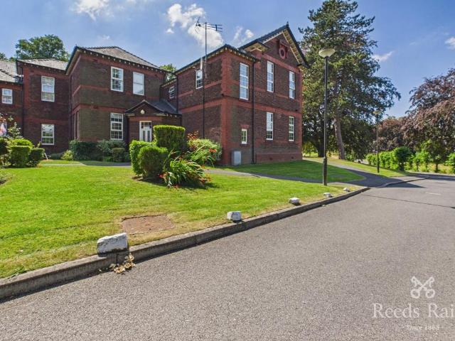Flat for sale in Ivy Meade, Macclesfield