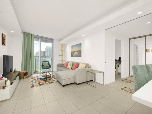 Flat for sale in Custom House, Greater London