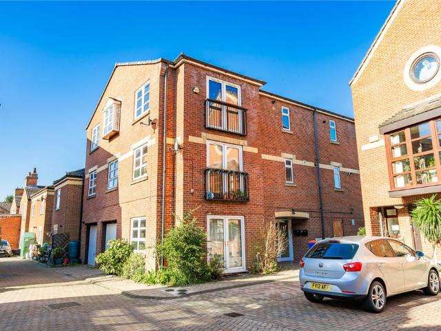 Flat for sale in Wellow, Grimsby
