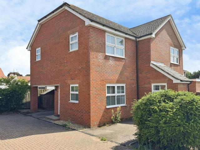 Flat for sale in Toddington, Bedfordshire