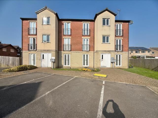 Flat for sale in West Yorkshire
