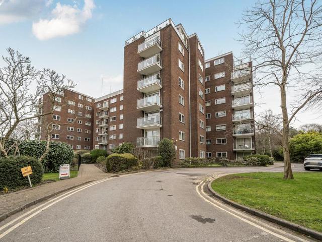 Flat for sale in London Borough of Ealing, Park Royal