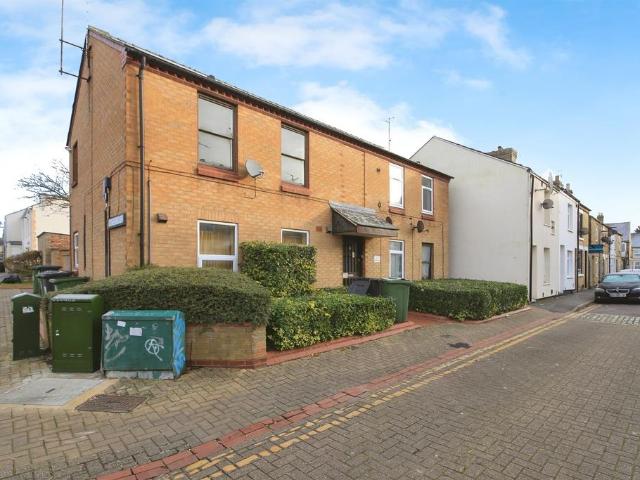 Flat for sale in Peterborough