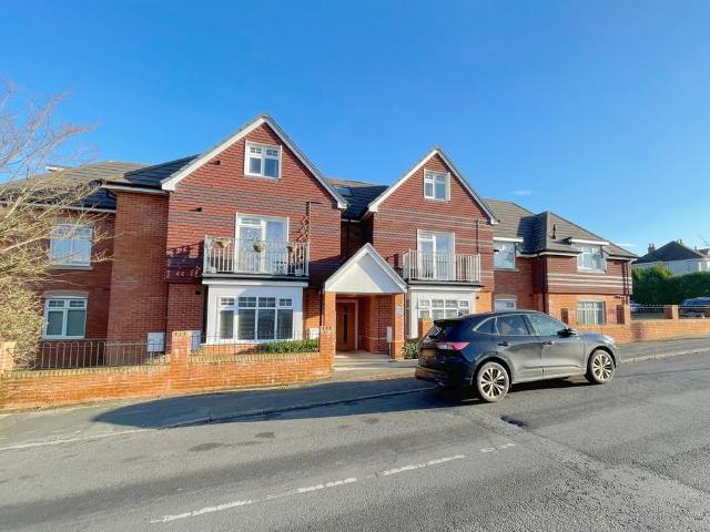 Flat for sale in Bear Cross, Kinson
