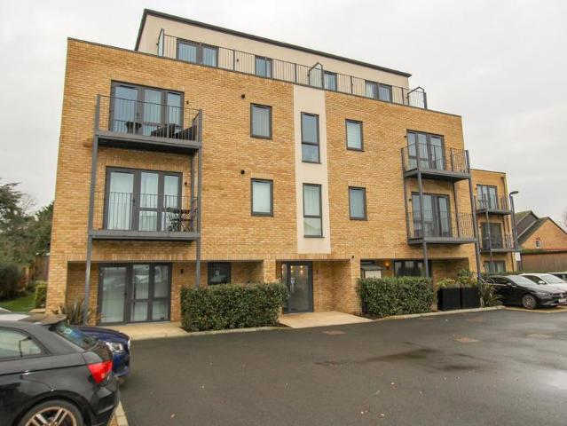 Flat for sale in Ickenham, Greater London