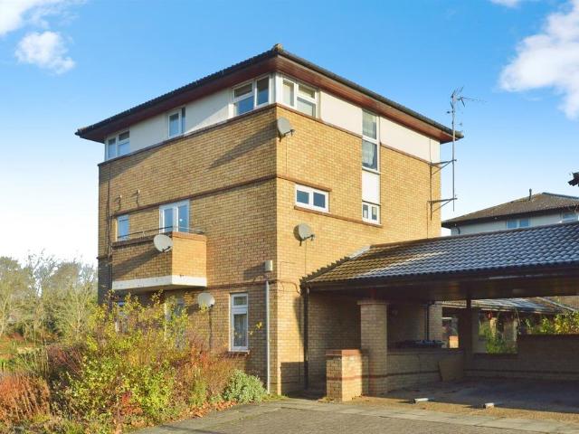 Flat for sale in Milton Keynes