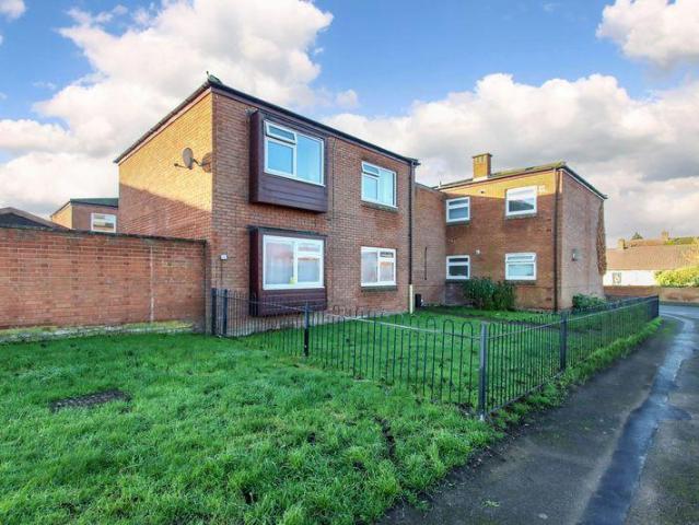 Flat for sale in Aston Clinton, Buckinghamshire