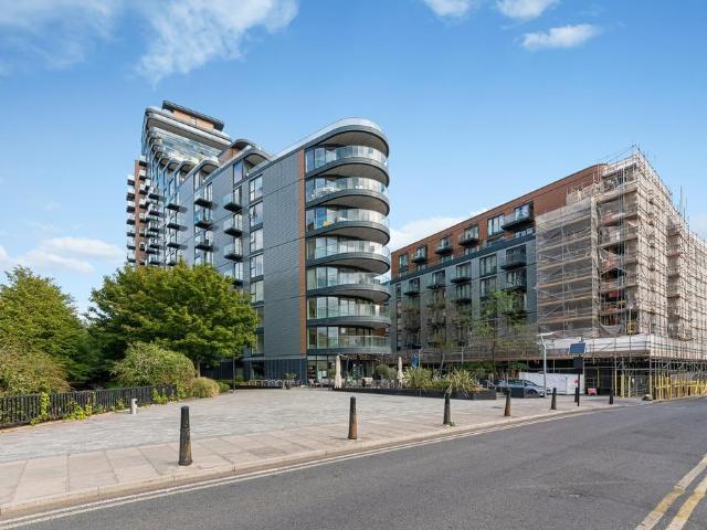 Flat for sale in St. George in the East, Greater London