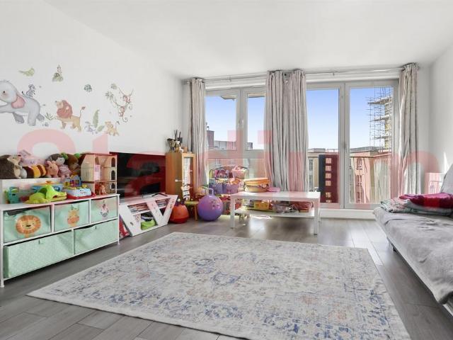Flat for sale in Holloway, Lower Holloway
