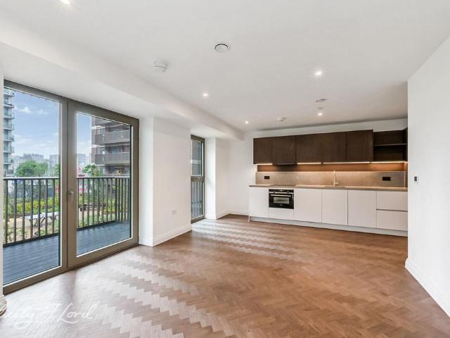 Flat for sale in Canning Town, Greater London