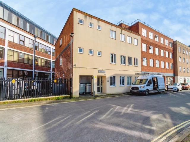 Flat for sale in The Polygon, City Of Southampton