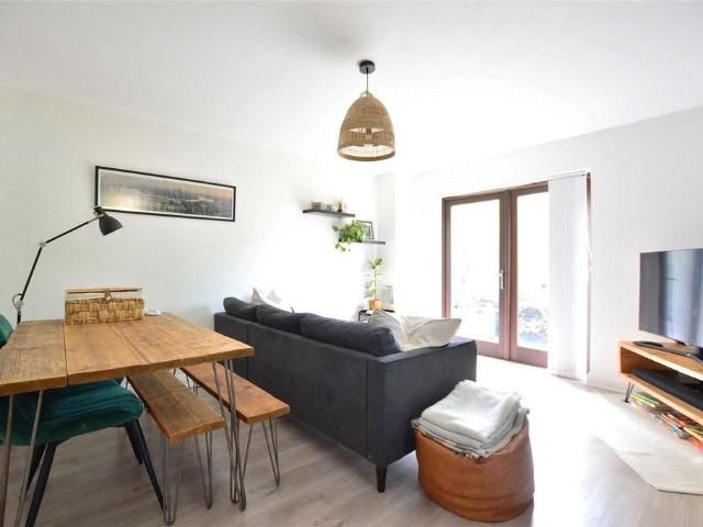 Flat for sale in London Borough of Lewisham, Blackheath