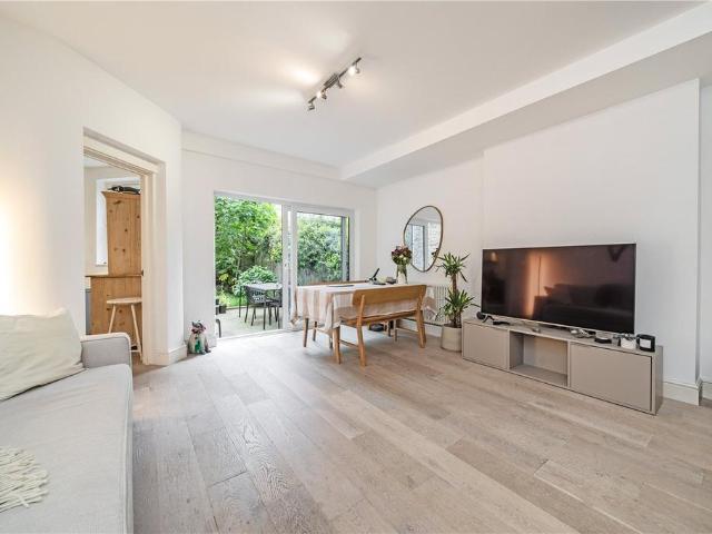 Flat for sale in Maida Vale, Greater London