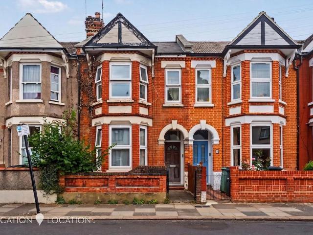 Flat for sale in Tottenham Hale, Greater London