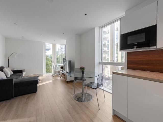 Flat for sale in Woodberry Down, Stamford Hill