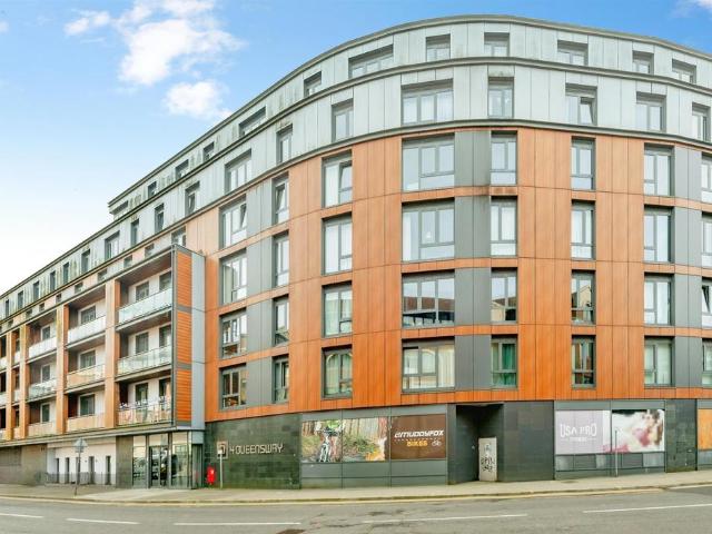 Flat for sale in Red Hill, Surrey