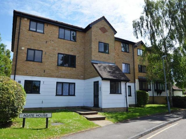 Flat for sale in Old Malden, Greater London