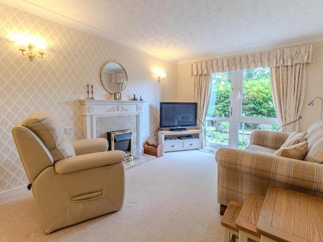 Flat for sale in Woodthorpe, Gedling