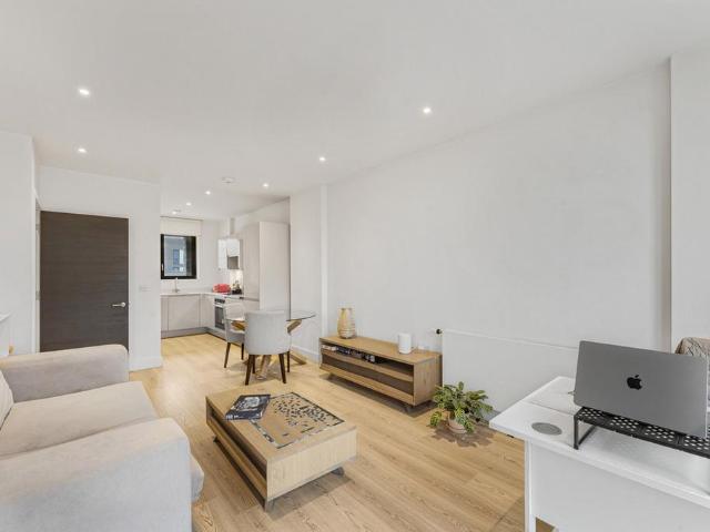Flat for sale in Aberfeldy Village, Greater London