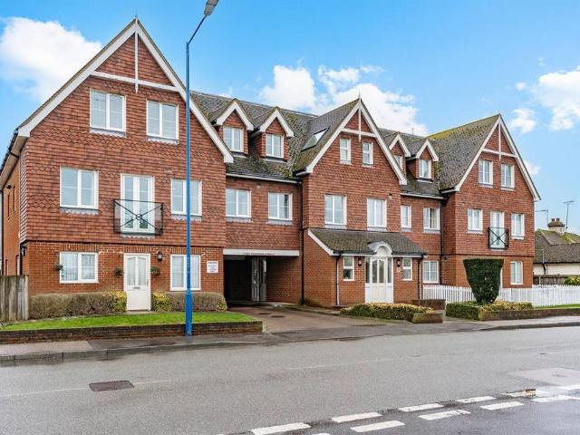 Flat for sale in South Tankerton, Whitstable