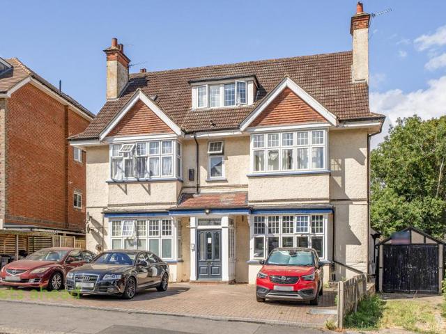 Flat for sale in London Borough of Croydon, Greater London