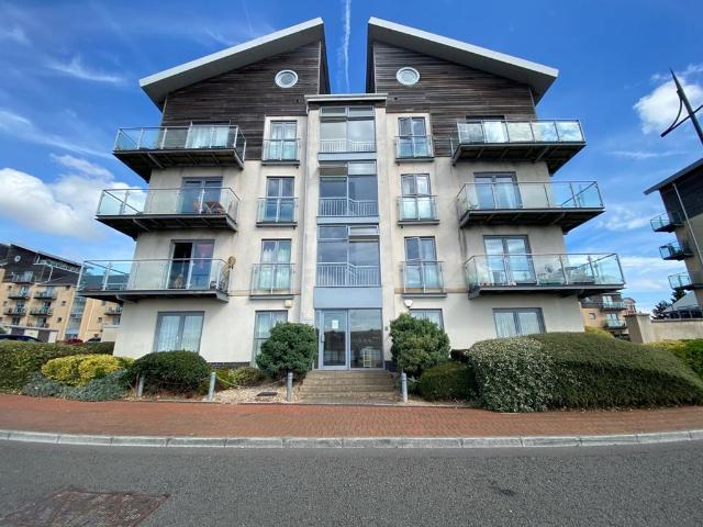 Flat for sale in Barry Island, Barry