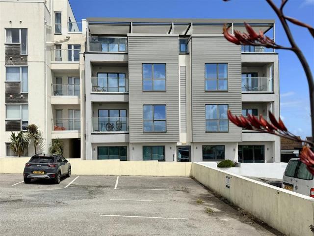 Flat for sale in Newquay, Cornwall