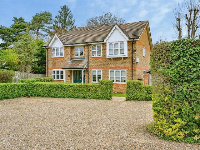 Flat for sale in Kingswood, North Watford