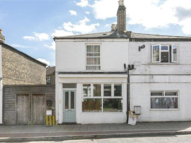 Flat for sale in London Borough of Lambeth, Greater London