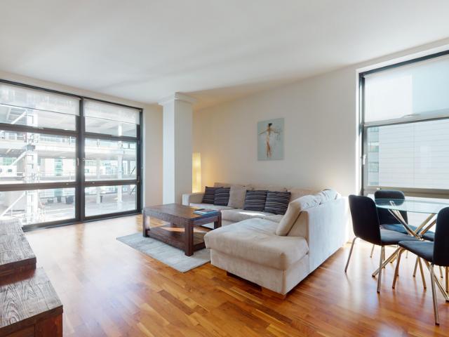 Flat for sale in Isle Of Dogs, Greater London