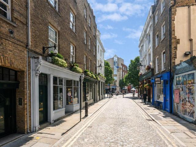 Flat for sale in Seven Dials, Bloomsbury