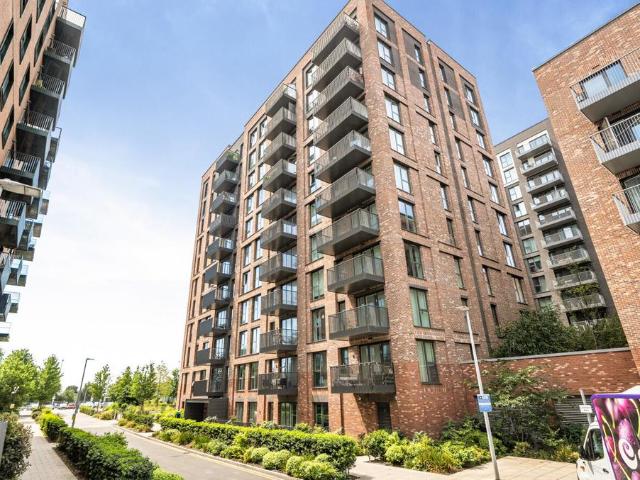 Flat for sale in London Borough of Ealing, Greater London
