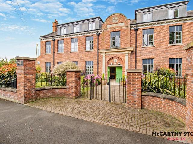 Flat for sale in Ermine, Brayford