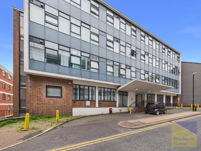 Flat for sale in Avenham, Higher Bartle