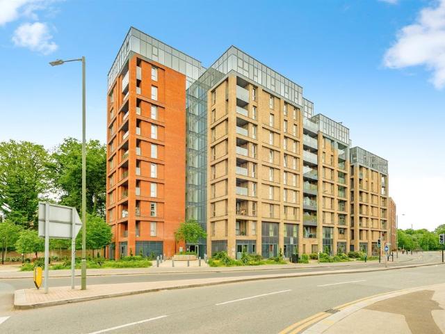 Flat for sale in Red Hill, Surrey