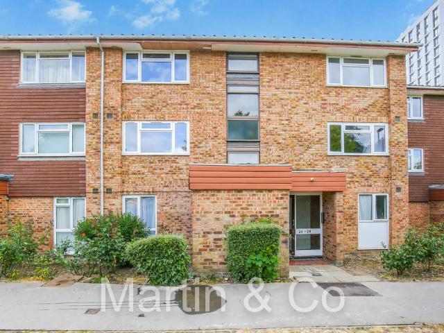 Flat for sale in London Borough of Croydon, Addiscombe