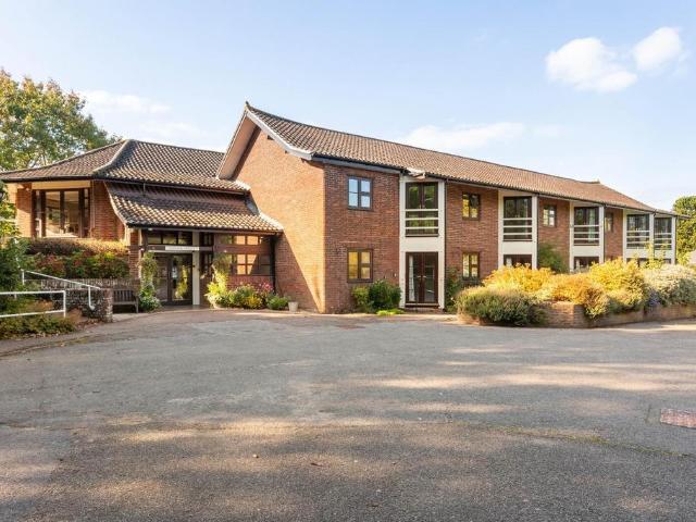 Flat for sale in Horsham, West Sussex