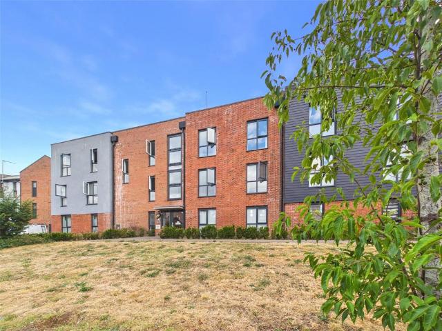 Flat for sale in Gloucester, Gloucestershire