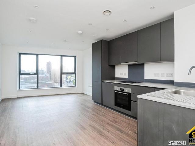 Flat for sale in Bromley-by-Bow, Greater London