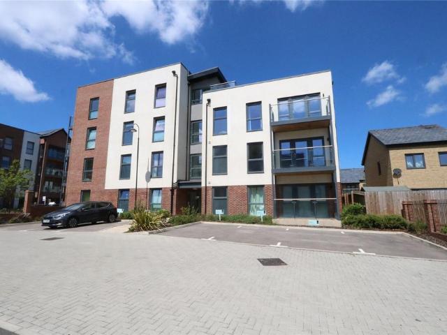 Flat for sale in Monkston Park, Milton Keynes