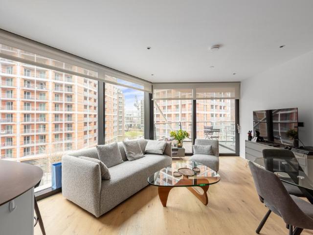 Flat for sale in Nine Elms, Greater London