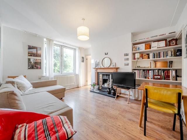 Flat for sale in Bermondsey, Greater London