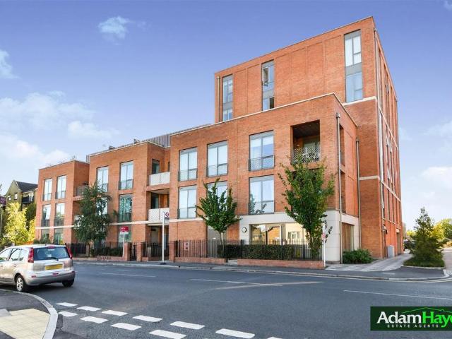 Flat for sale in London Borough of Haringey, Greater London