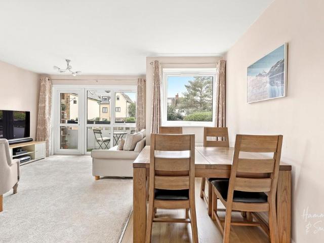 Flat for sale in Ivy Chimneys, Epping