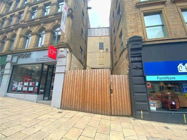 Flat for sale in West Yorkshire