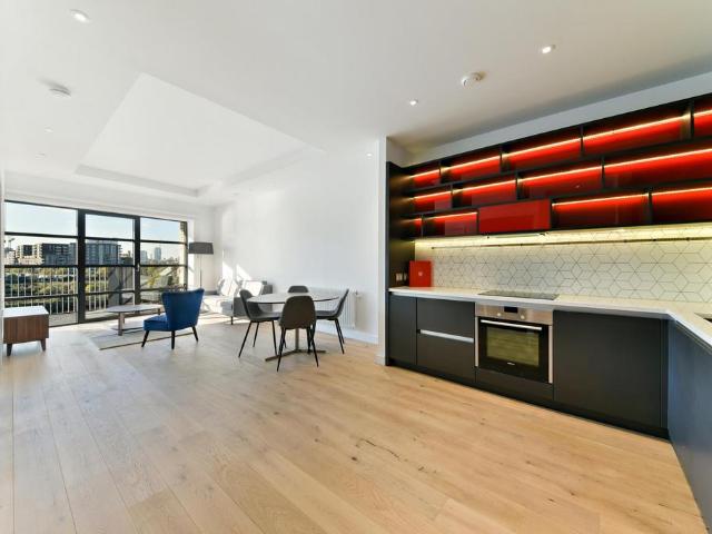 Flat for sale in London City Island, Blackwall