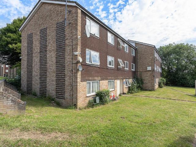 Flat for sale in St Albans, Five Acres