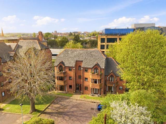 Flat for sale in St Albans, Five Acres