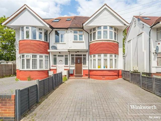 Flat for sale in Hendon, Greater London